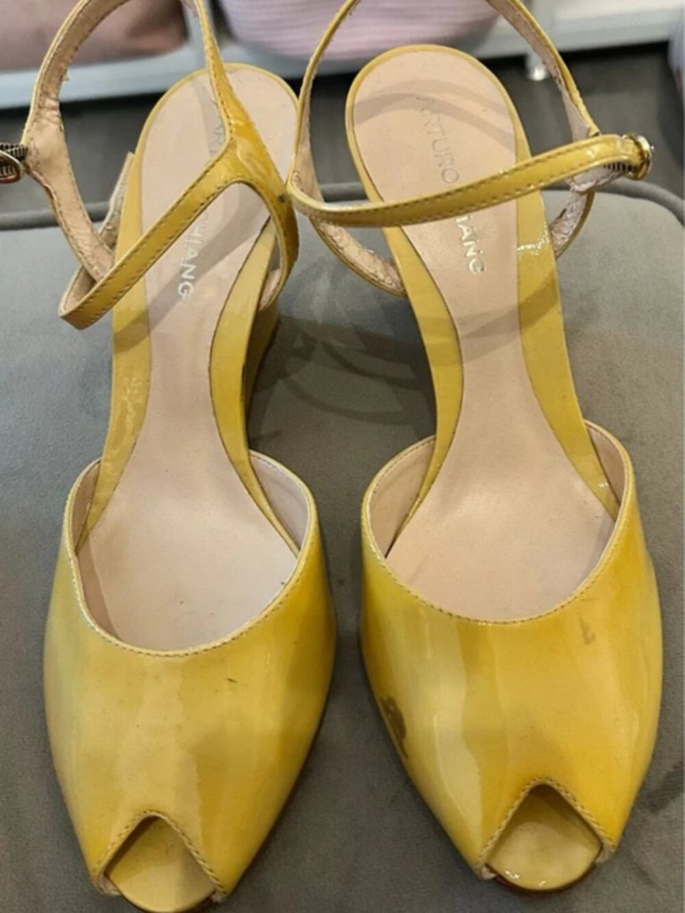Mustard shoe